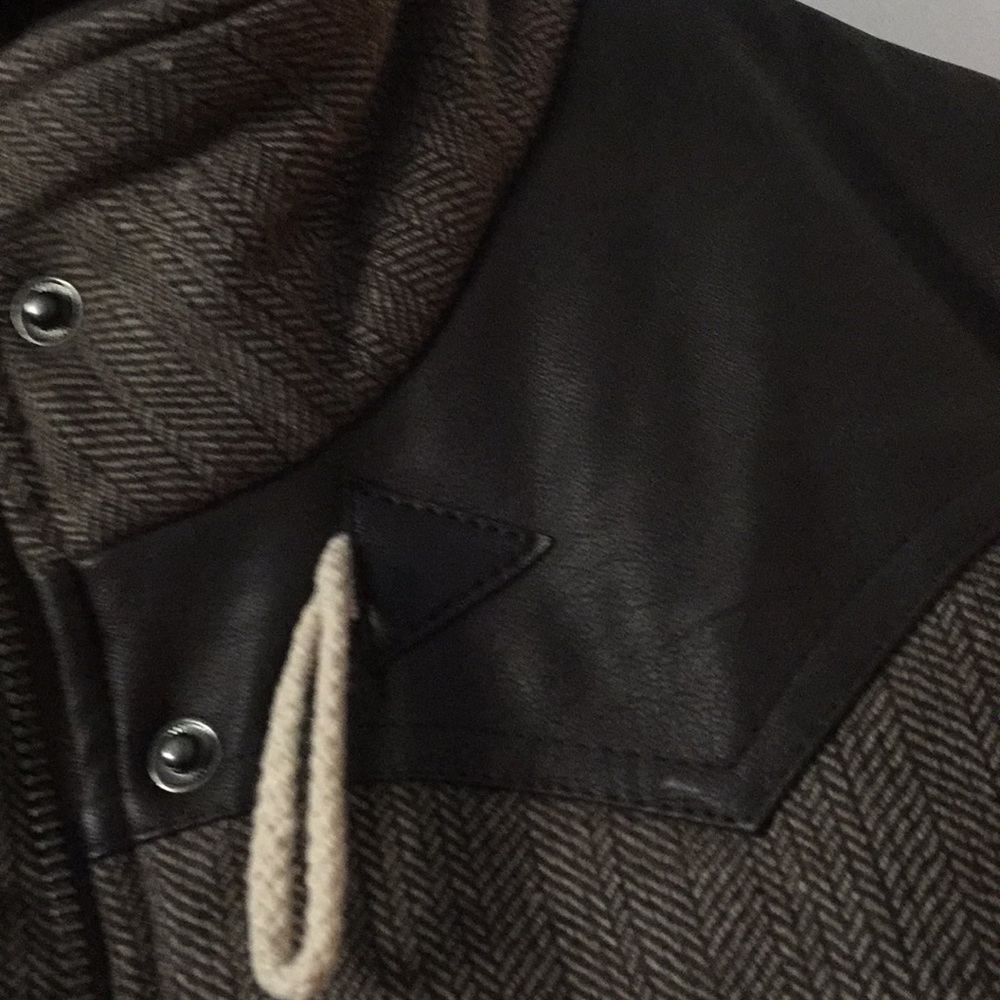 Vest - Picture 3 of 6